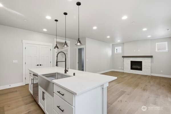 Property photo for 18527 Meridian Ave SE, Bothell photo 11