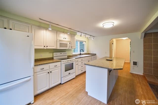 Property photo for 21005 55th Avenue SE, Woodinville photo 5