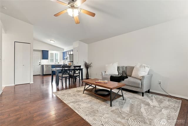 Property photo for 4704 60th Drive NE, Marysville photo 3