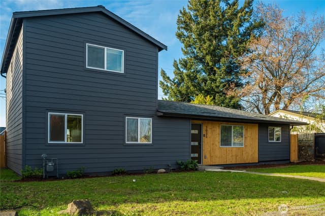 Property photo for 7935 13th Avenue SW #1, Seattle photo 2