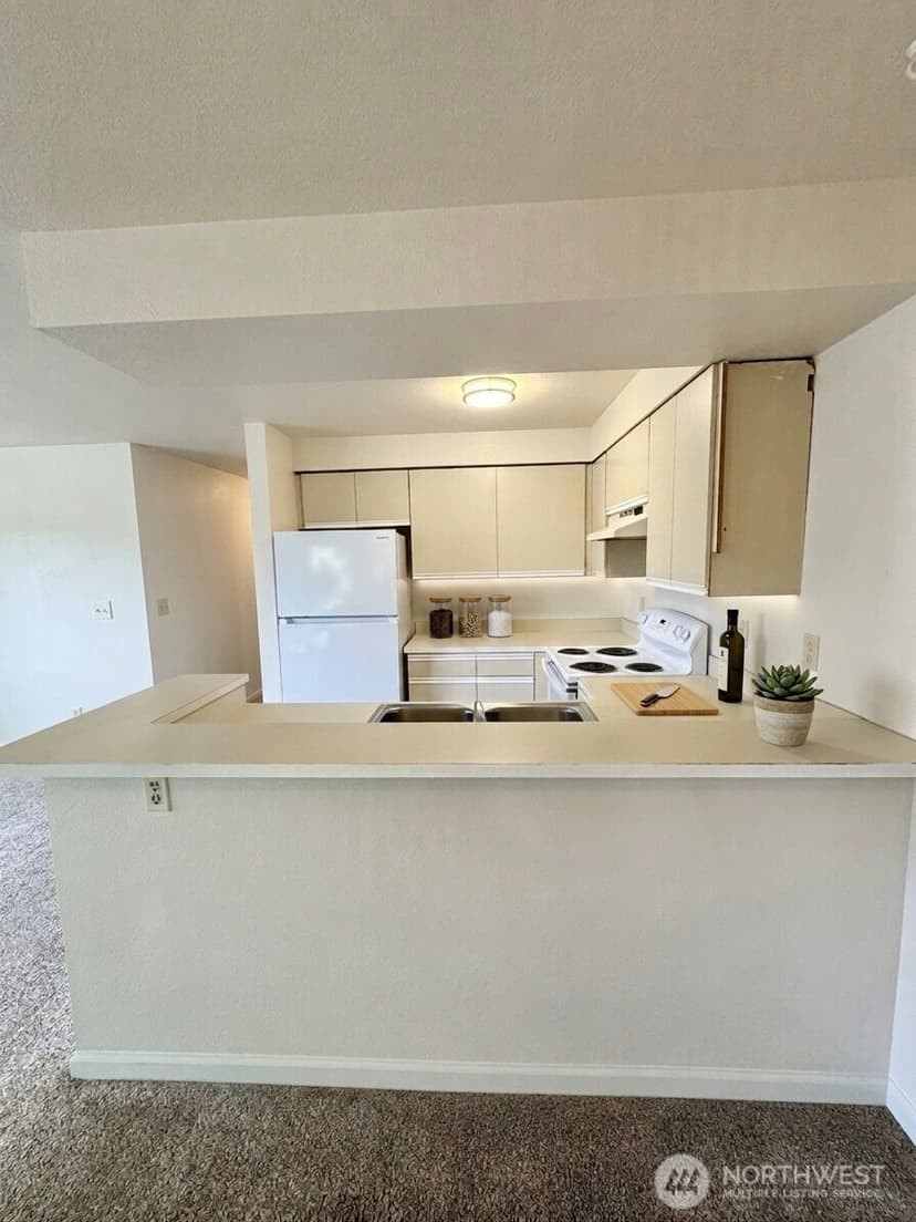 Property photo for 12026 15th Avenue NE #304, Seattle photo 20