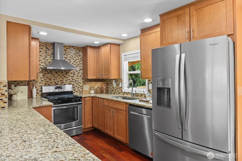 Property photo for 3205 NE 204th Street, Lake Forest Park photo 6