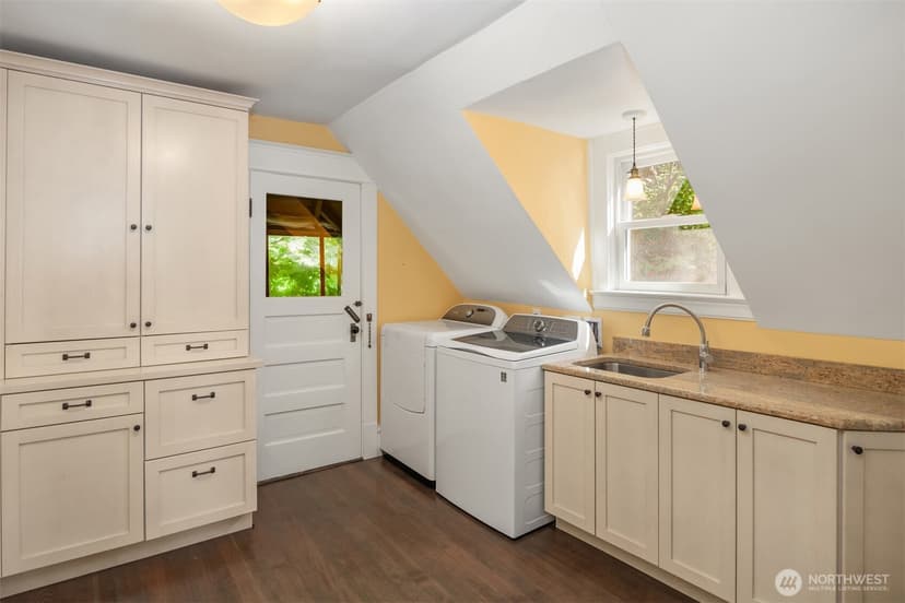 Property photo for 708 W Prospect Street, Seattle photo 24