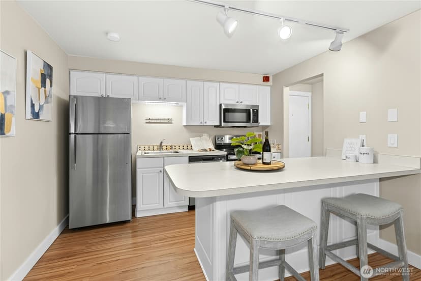 Property photo for 11208 NE 68th Street #110, Kirkland photo 10