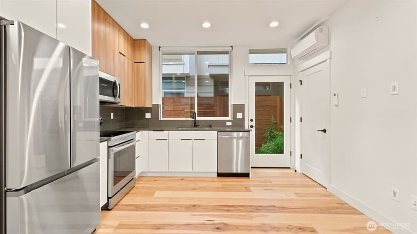 Property photo for 8815 Interlake Avenue N #C, Seattle photo 7