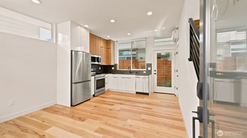 Property photo for 8815 Interlake Avenue N #C, Seattle photo 6