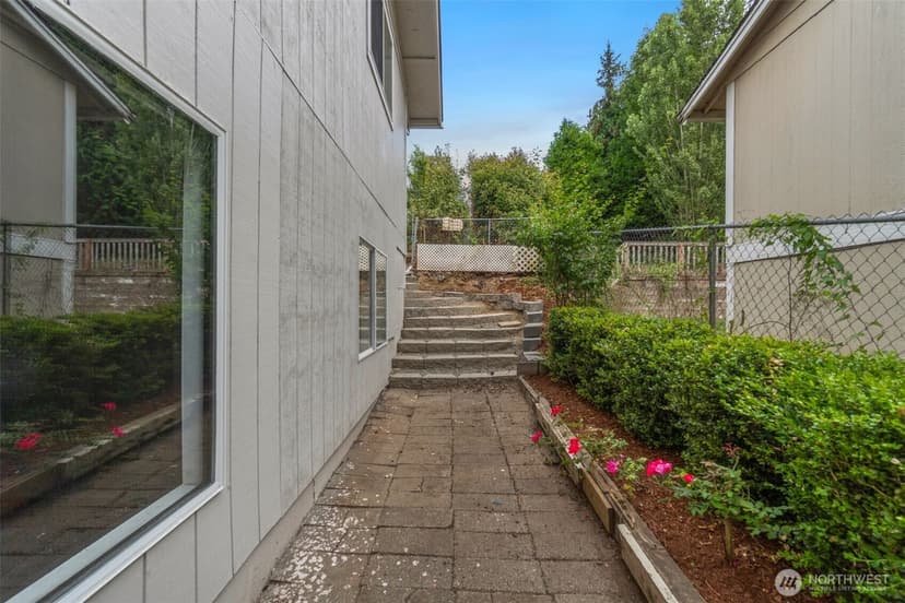 Property photo for 9420 7th Avenue SW, Seattle photo 30