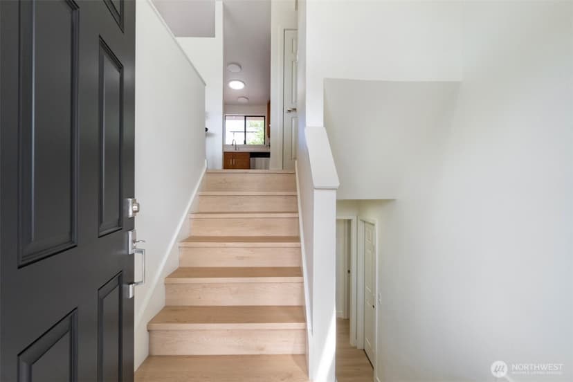 Property photo for 9420 7th Avenue SW, Seattle photo 2