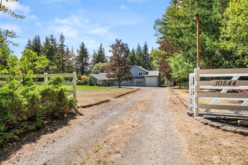 Property photo for 10544 Sidney Road SW, Port Orchard photo 4
