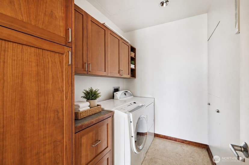 Property photo for 2716 Elliott Avenue #1204, Seattle photo 20