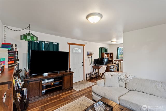 Property photo for 1529 N Montgomery Avenue, Bremerton photo 2