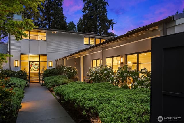 Property photo for 2017 Parkside Drive E, Seattle photo 4