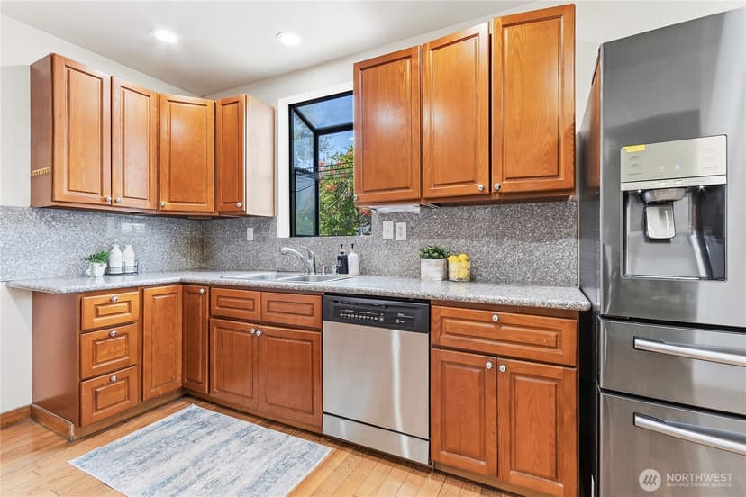 Property photo for 8528 S 121st Street, Seattle photo 13