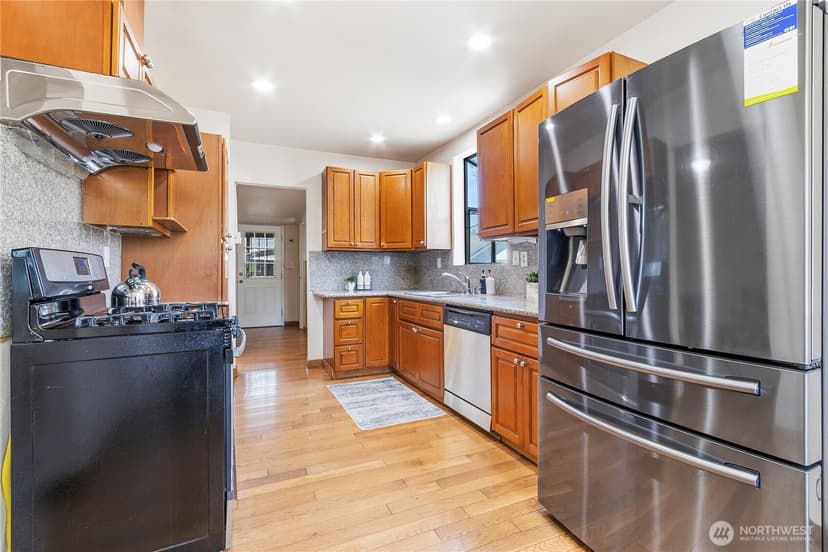Property photo for 8528 S 121st Street, Seattle photo 11