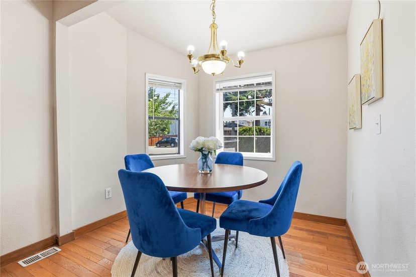 Property photo for 8528 S 121st Street, Seattle photo 14