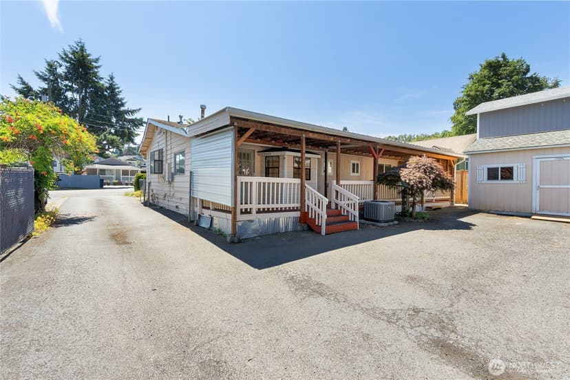 Property photo for 8528 S 121st Street, Seattle photo 32