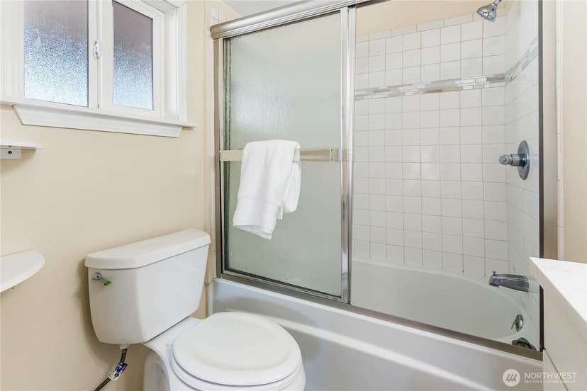 Property photo for 8528 S 121st Street, Seattle photo 25