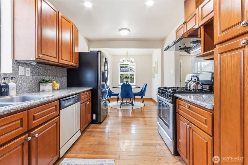 Property photo for 8528 S 121st Street, Seattle photo 12
