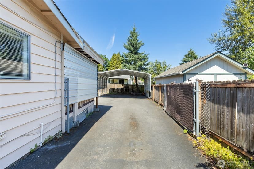 Property photo for 8528 S 121st Street, Seattle photo 35