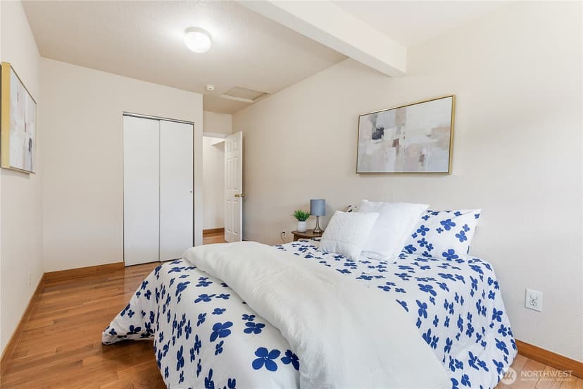 Property photo for 8528 S 121st Street, Seattle photo 16