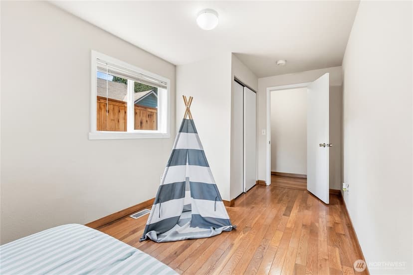 Property photo for 8528 S 121st Street, Seattle photo 18
