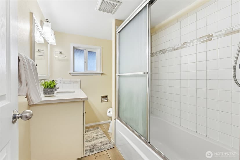 Property photo for 8528 S 121st Street, Seattle photo 22