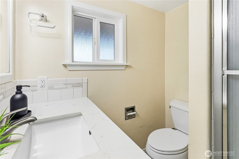 Property photo for 8528 S 121st Street, Seattle photo 23