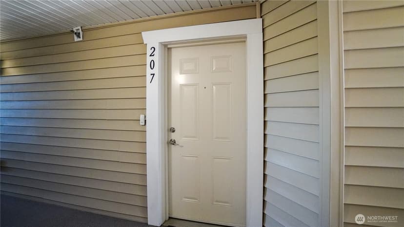 Property photo for 13405 97th Avenue E #207, Puyallup photo 4