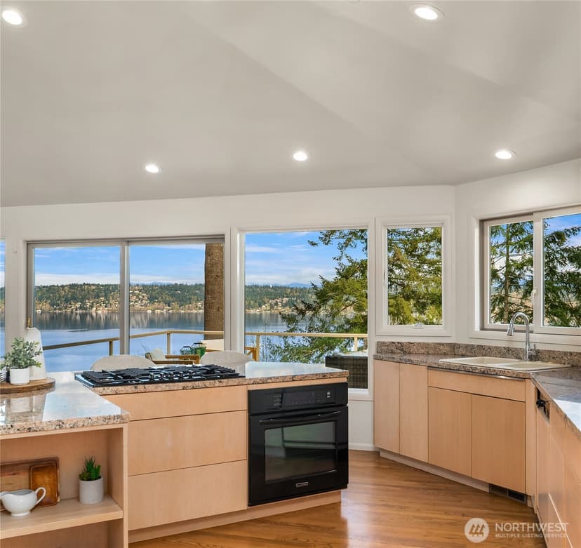 Property photo for 936 170th Place SE, Bellevue photo 15