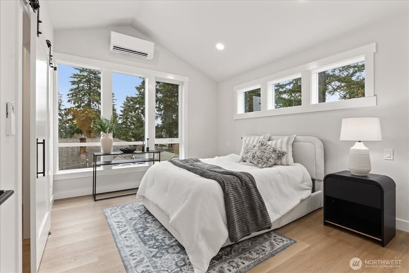 Property photo for 14308 B Roslyn Place N, Seattle photo 3
