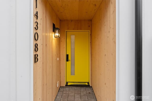 Property photo for 14308 B Roslyn Place N, Seattle photo 2