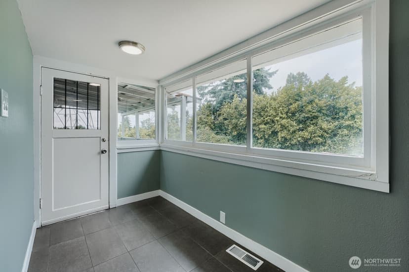 Property photo for 98178 5330 S Creston Street, Seattle photo 5
