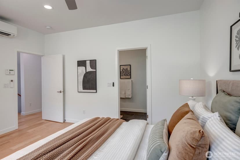 Property photo for 1753 18th Avenue S, Seattle photo 16