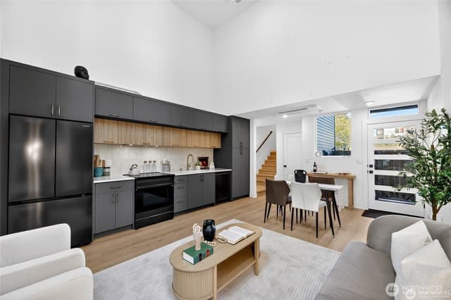 Property photo for 6318 41st Avenue SW #B, Seattle photo 5