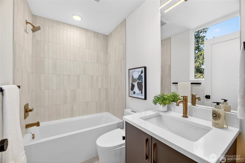 Property photo for 6318 41st Avenue SW #B, Seattle photo 7