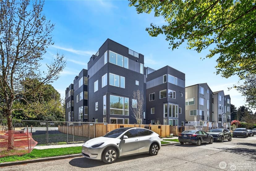 Property photo for 6318 41st Avenue SW #B, Seattle photo 2