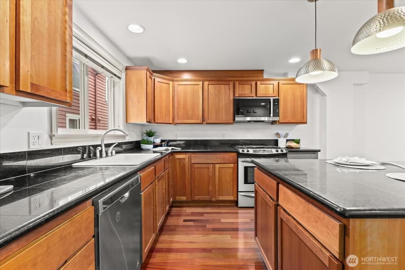 Property photo for 2024 W Bertona Street, Seattle photo 6