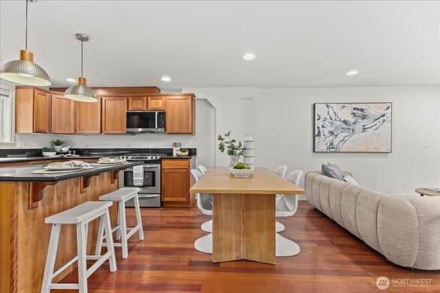 Property photo for 2024 W Bertona Street, Seattle photo 4
