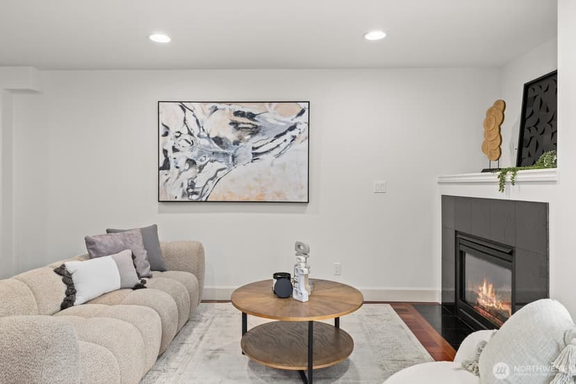 Property photo for 2024 W Bertona Street, Seattle photo 3