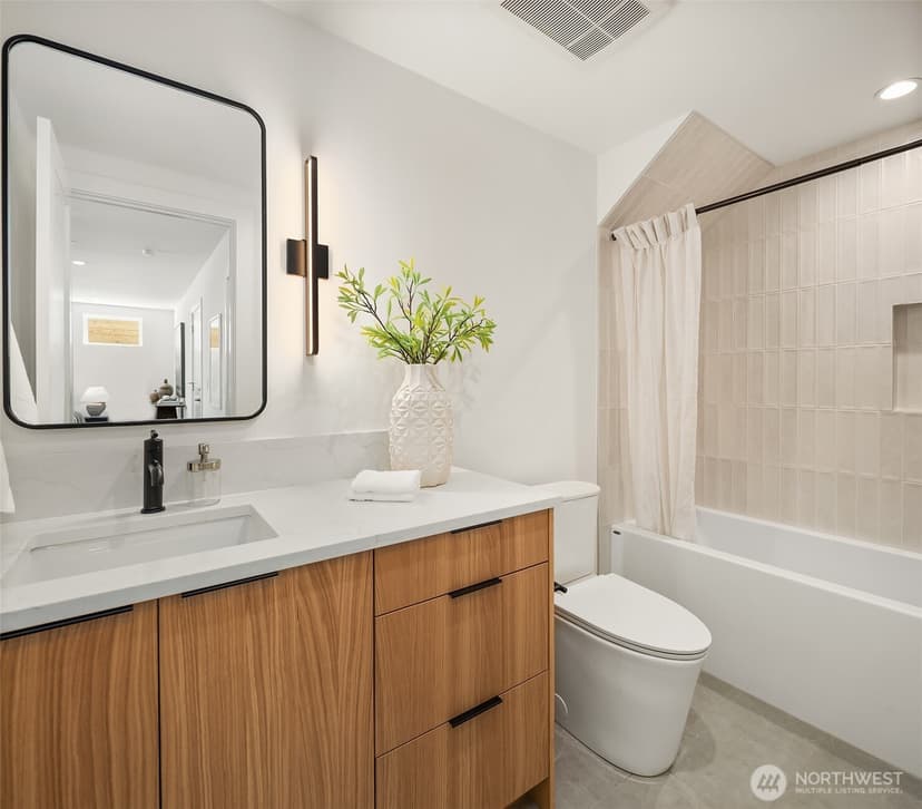 Property photo for 15640 NE 1st Place, Bellevue photo 34