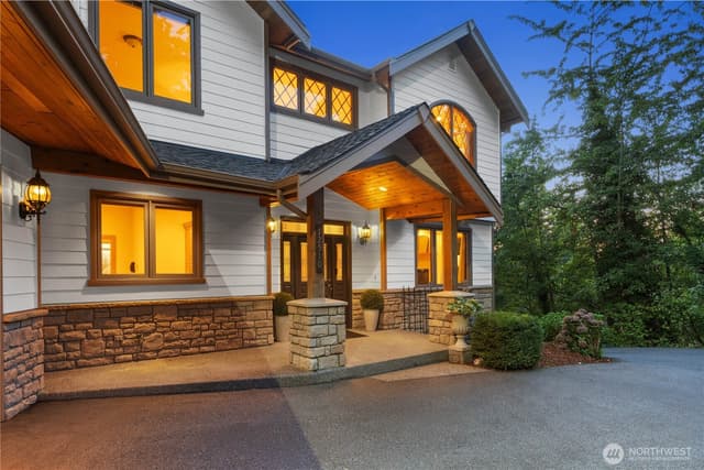 Property photo for 12510 Holmes Point Drive NE, Kirkland photo 3