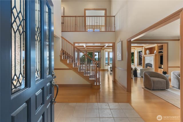 Property photo for 12510 Holmes Point Drive NE, Kirkland photo 5