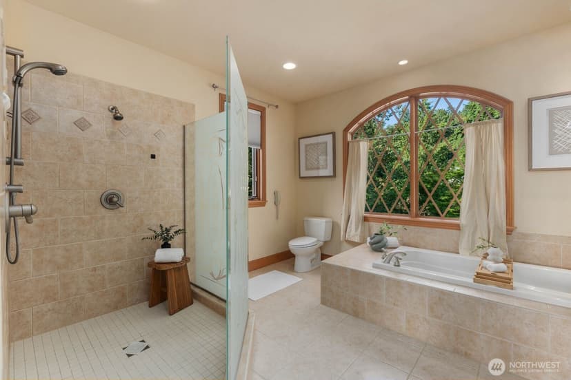 Property photo for 12510 Holmes Point Drive NE, Kirkland photo 27
