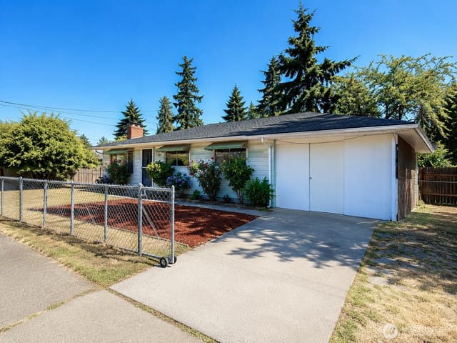 Property photo for 10246 Renton Avenue S, Seattle photo 4