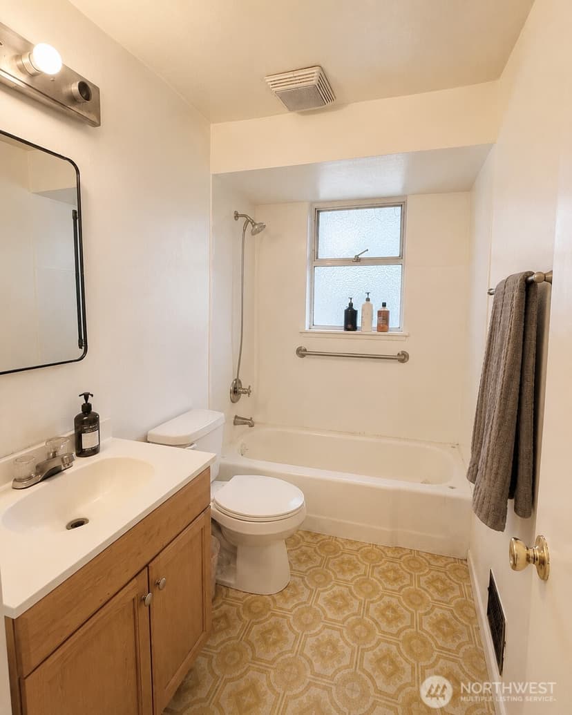 Property photo for 10246 Renton Avenue S, Seattle photo 8