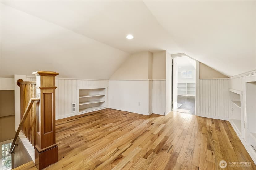 Property photo for 4747 4th Avenue NE, Seattle photo 23
