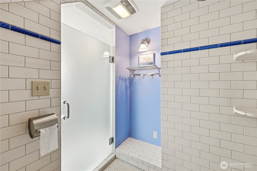 Property photo for 4747 4th Avenue NE, Seattle photo 28