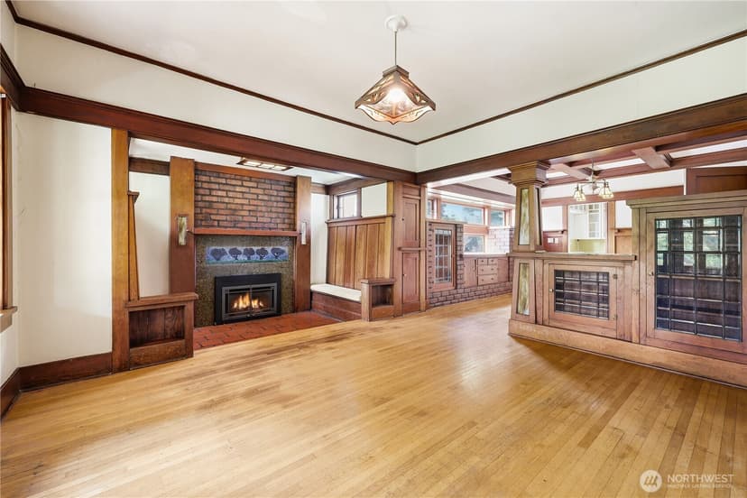 Property photo for 4747 4th Avenue NE, Seattle photo 6