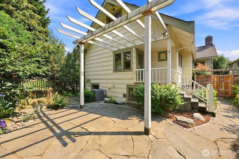 Property photo for 4747 4th Avenue NE, Seattle photo 37