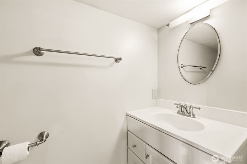 Property photo for 4747 4th Avenue NE, Seattle photo 35